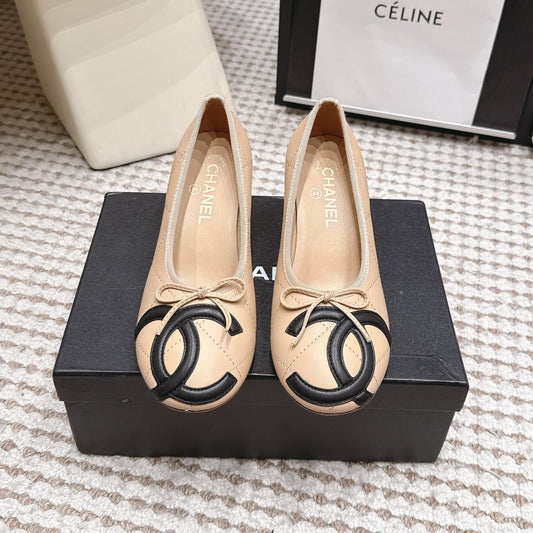 CC 26s Pearl High Heels 5.5cm Beige Black Calfskin