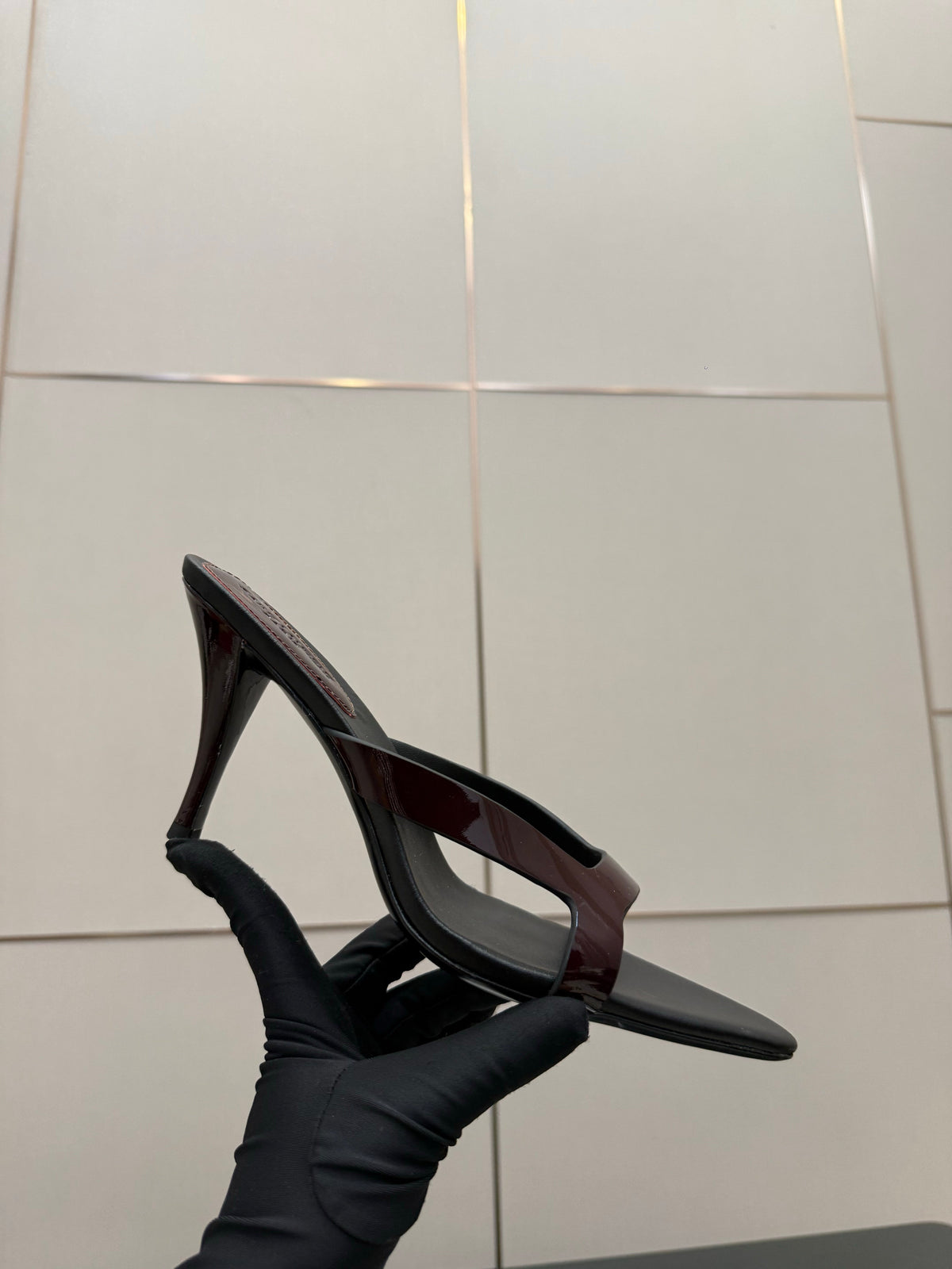 YSL Sandal 9cm Black Burgundy Cowhide 828246