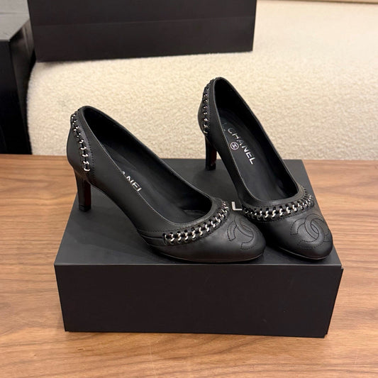 CC 2026 Pumps Braided Chain Black Calfskin 676200