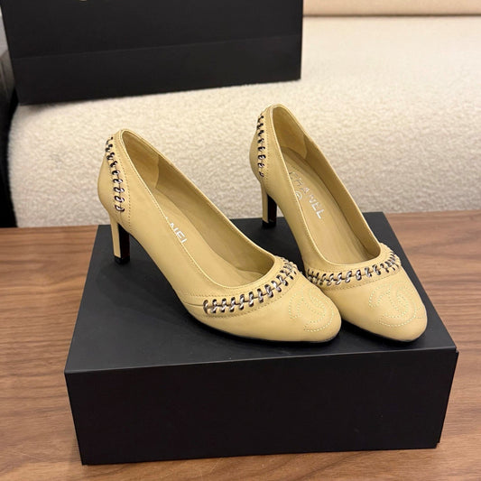 CC 2026 Pumps Braided Chain Beige Calfskin 676201