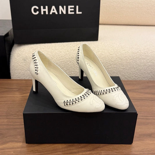 CC 2026 Pumps Braided Chain White Calfskin 676202