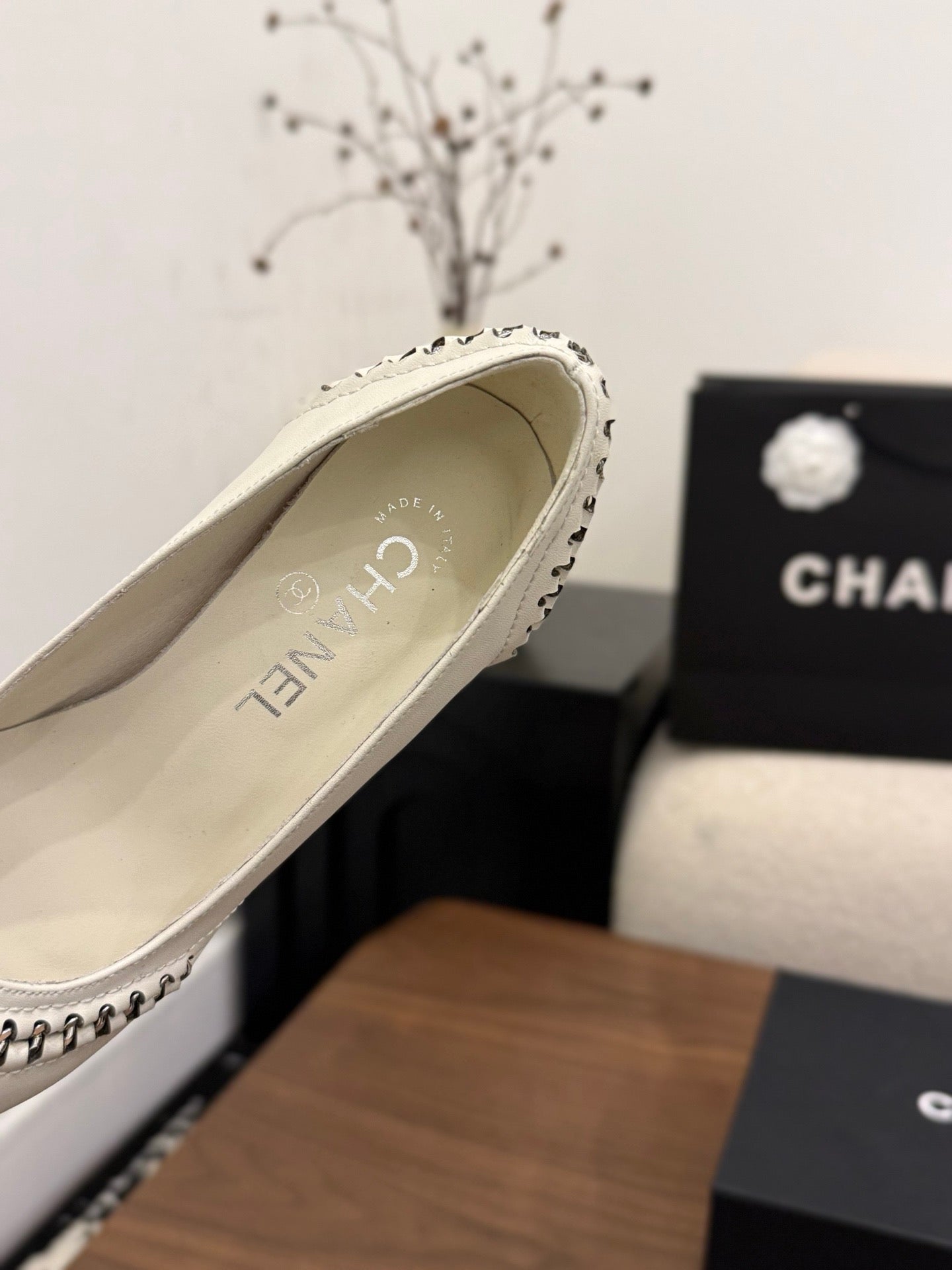 CC 2026 Pumps Braided Chain White Calfskin 676202