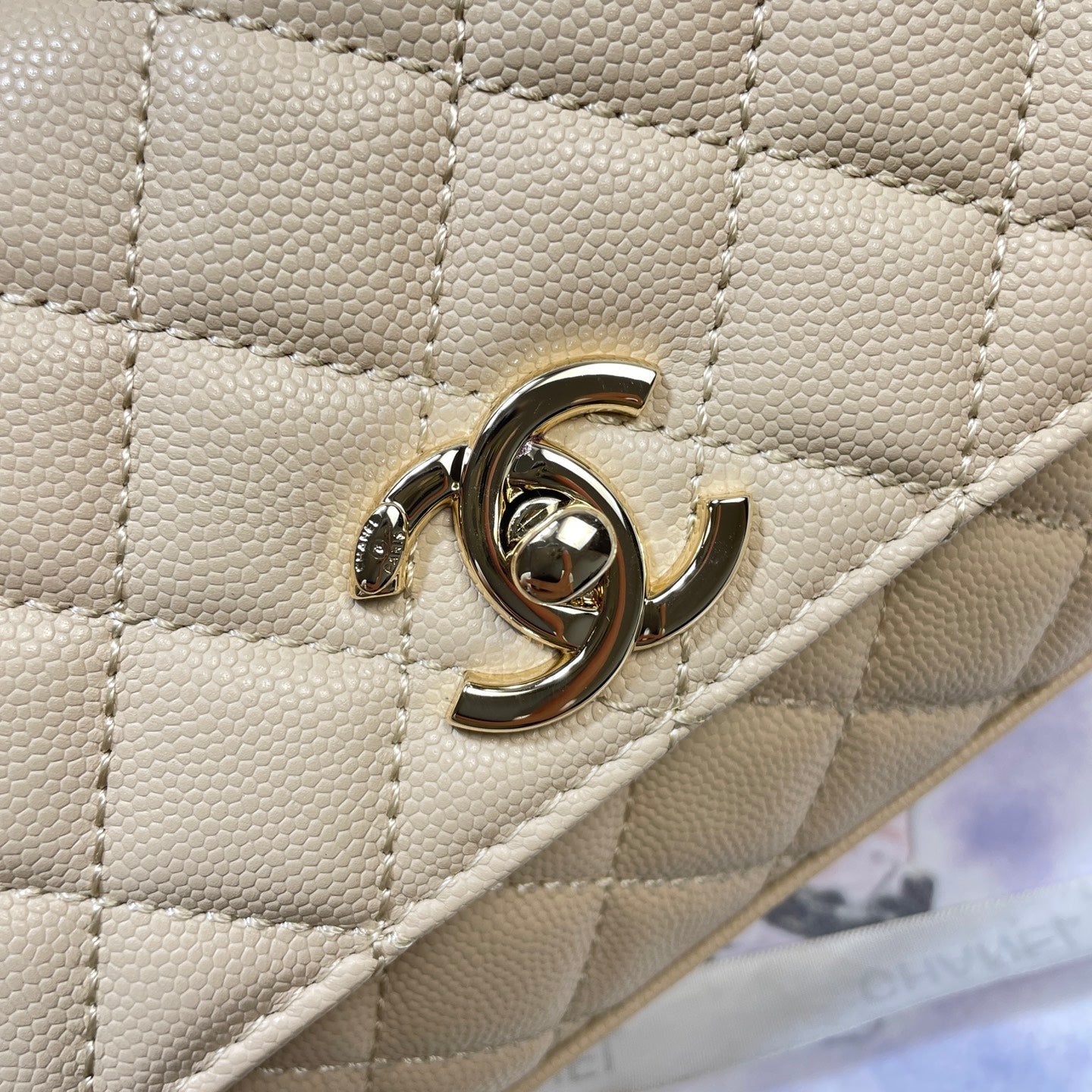 CC 26P Horizontal Coco Handle 32cm Beige Quited Caviar Leather