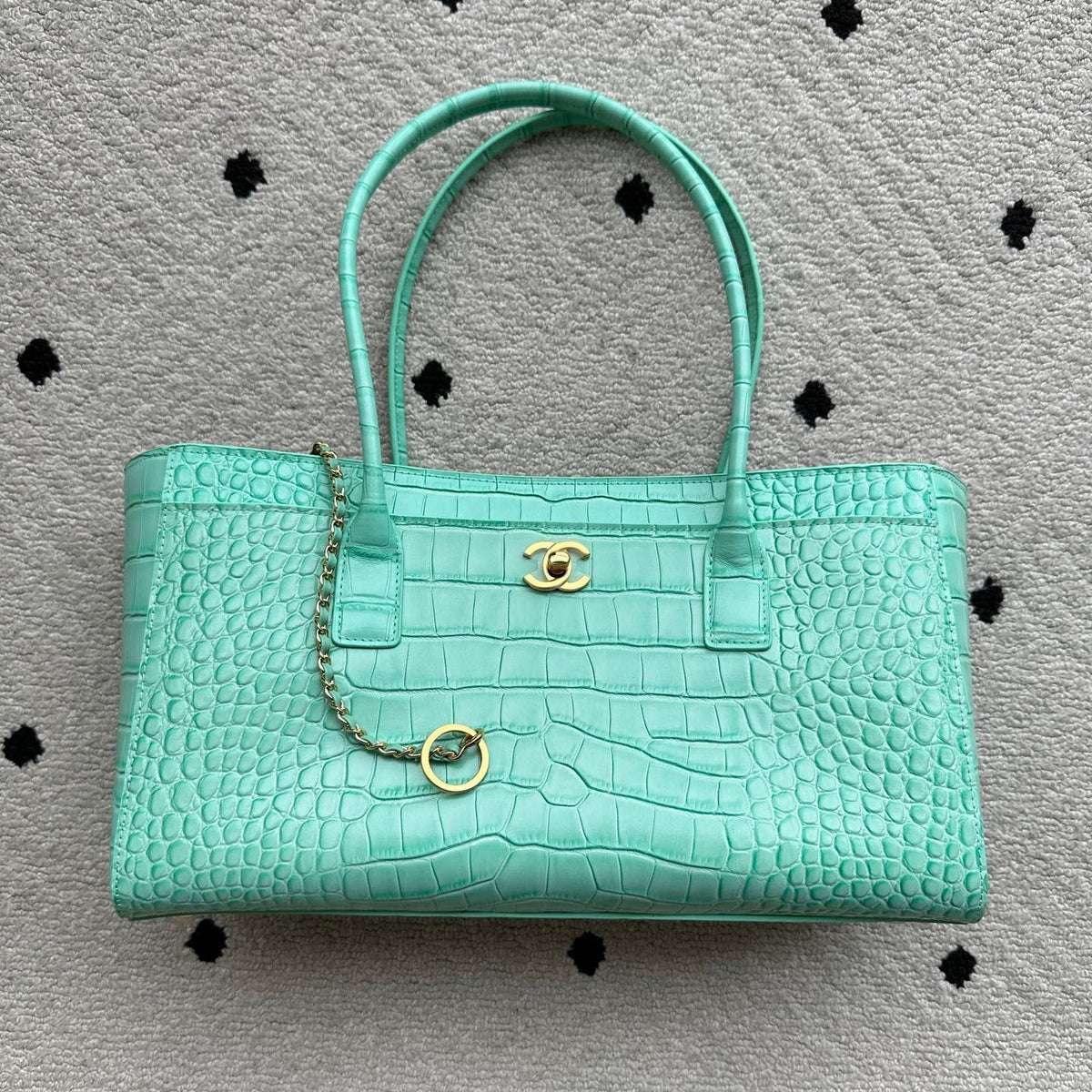 CC 2026 Small Shopping Bag 39cm Mint Green Crocodile Embossed Calfskin GHW