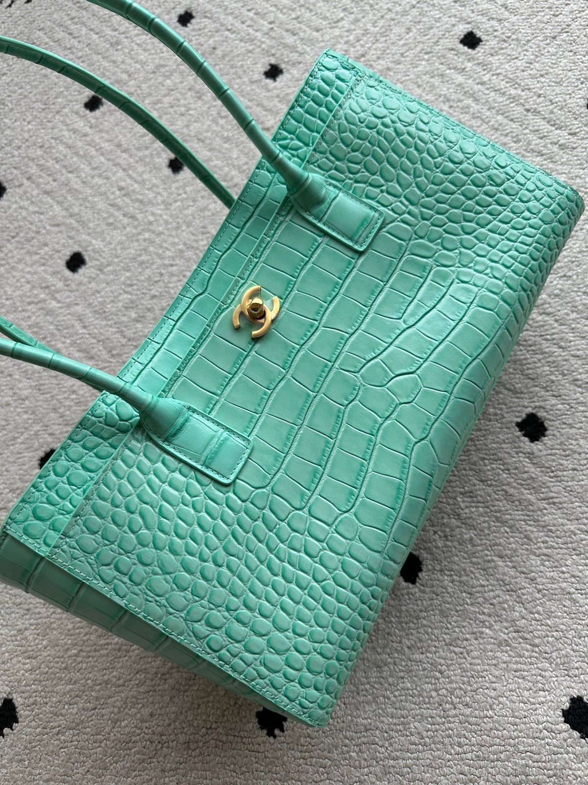 CC 2026 Small Shopping Bag 39cm Mint Green Crocodile Embossed Calfskin GHW
