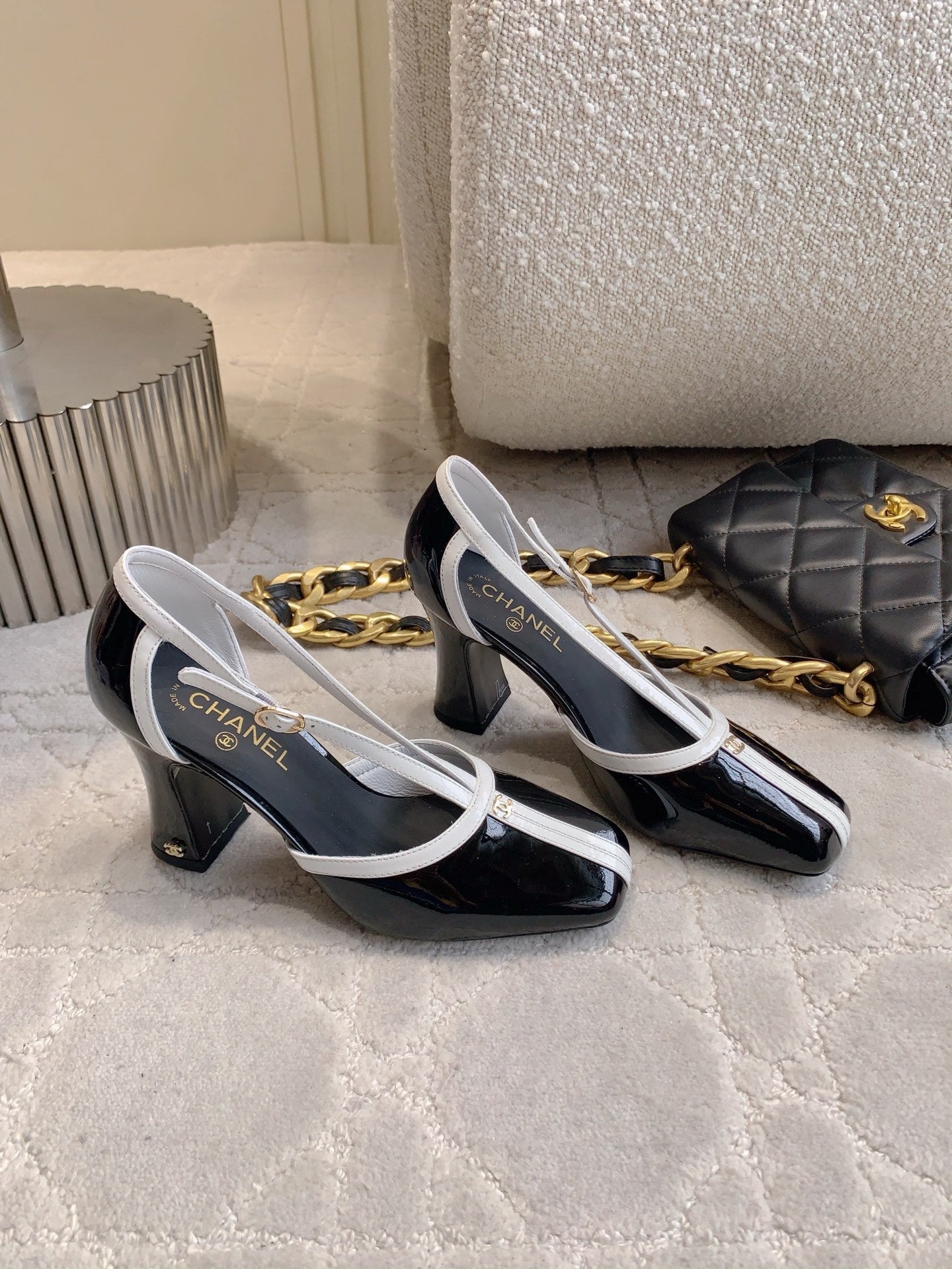 CC 2026s Two-Tone Slingback 8.5cm Black White Patent Leather 723686