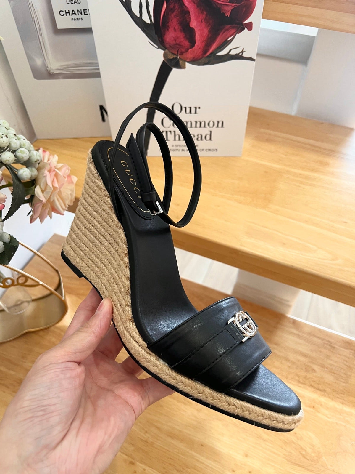 GG 26ss Platform Wedge Sandals 9cm Black Sheepskin Straw 692204