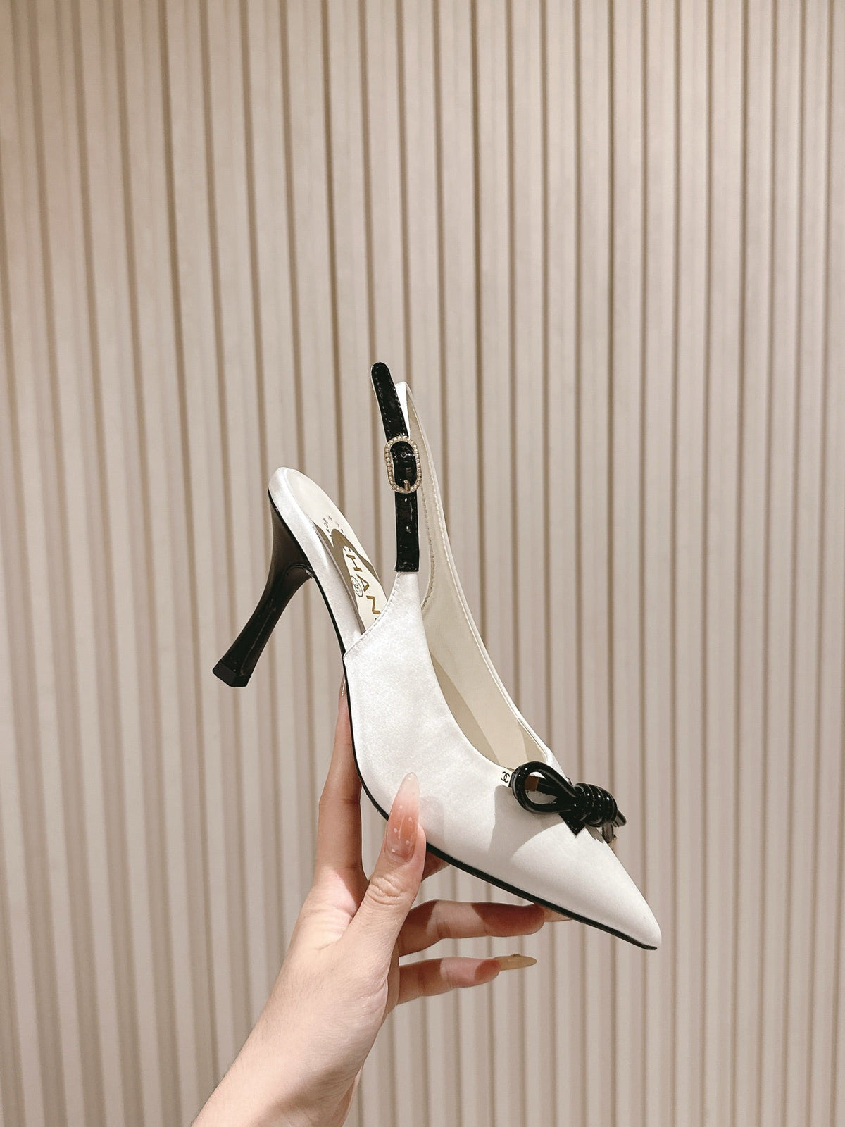 CC 25ss Bow Tie Slingbacks 85mm White Satin & Patent Leather 447412