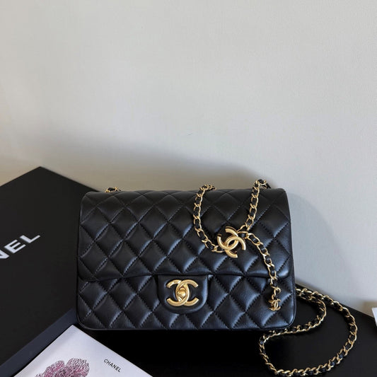 CC Crush Square 23.5cm Black Quilted Leather 282580