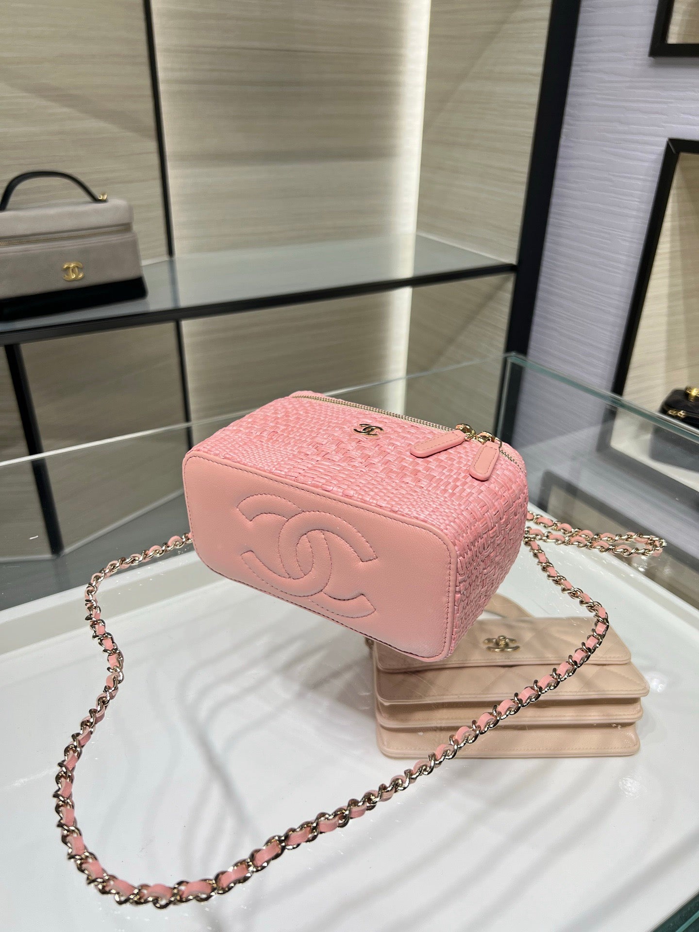 CC Long Vanity Case 16cm Light Pink Woven Straw