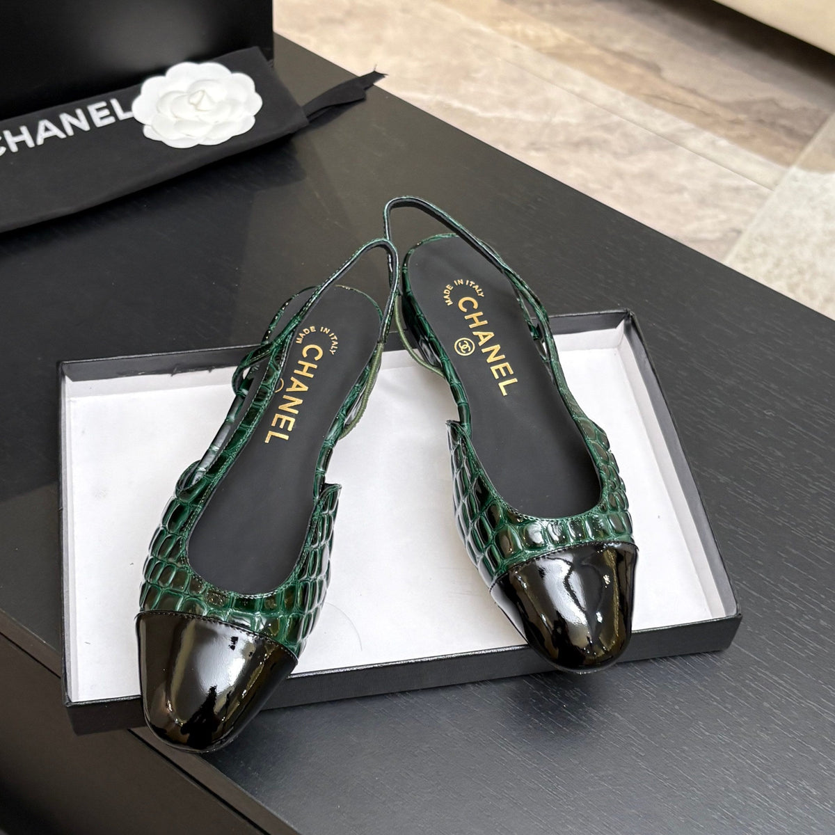 CC 26s Classic Slingback Flat Crocodile Embossed Patent Leather 907638