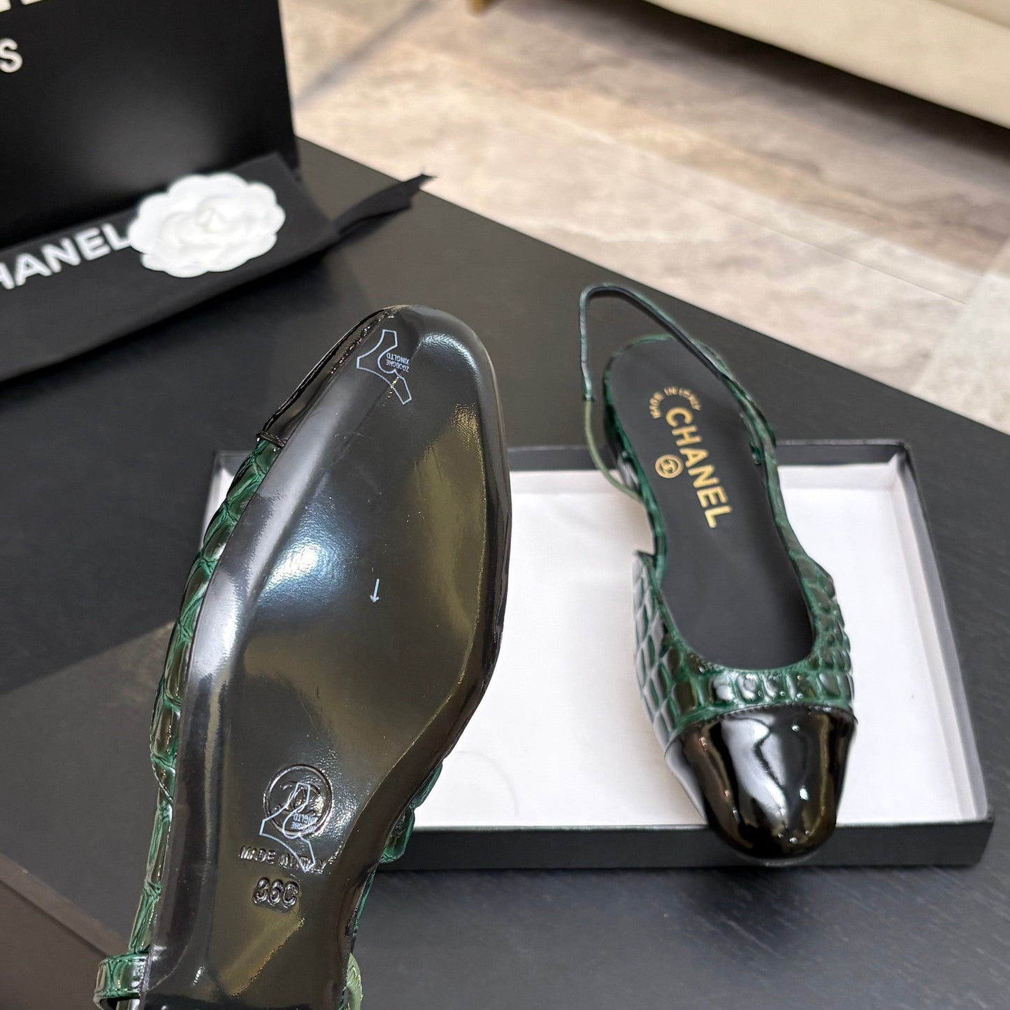 CC 26s Classic Slingback Flat Crocodile Embossed Patent Leather 907638