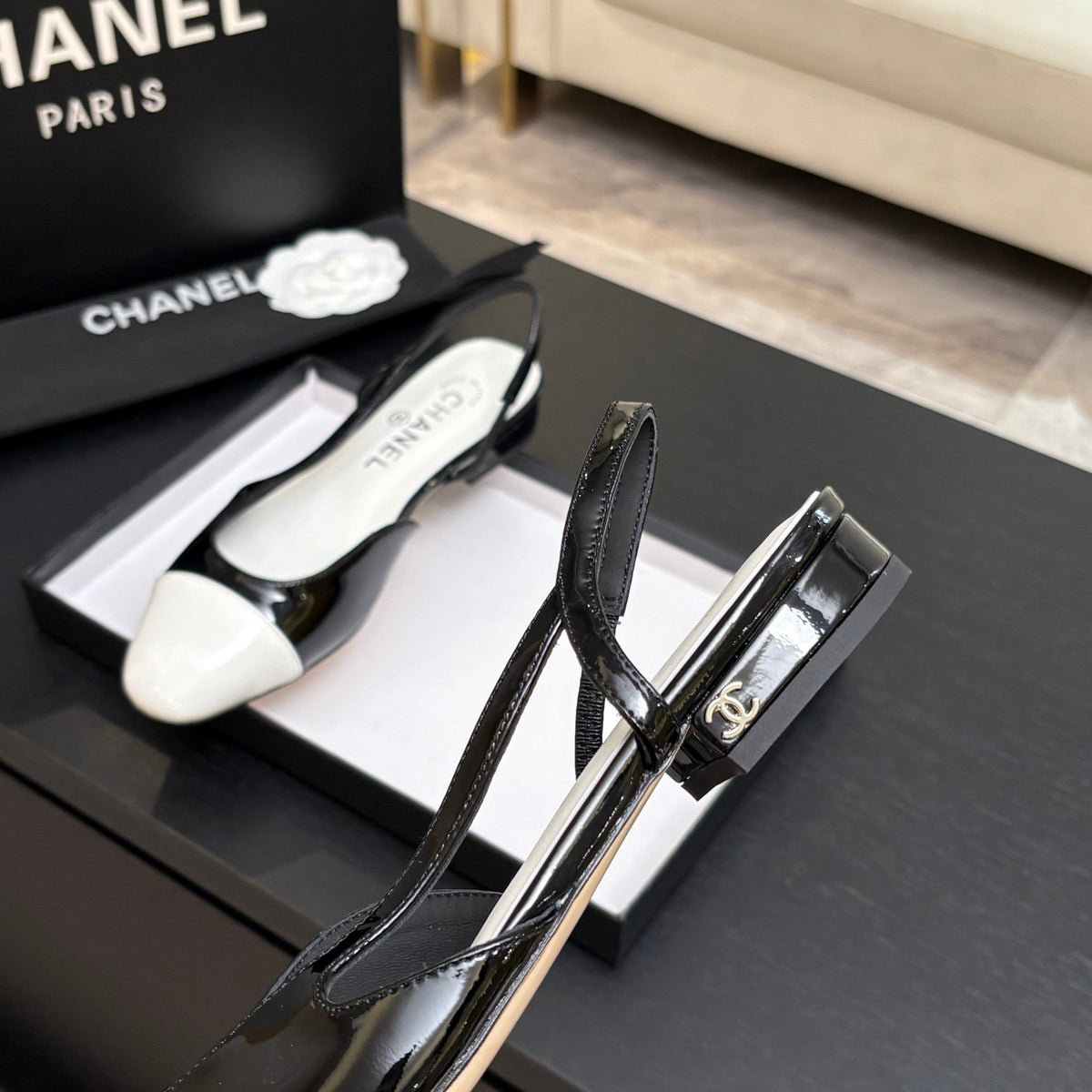 CC 26s Classic Slingback Flat White Black Patent Leather 907641