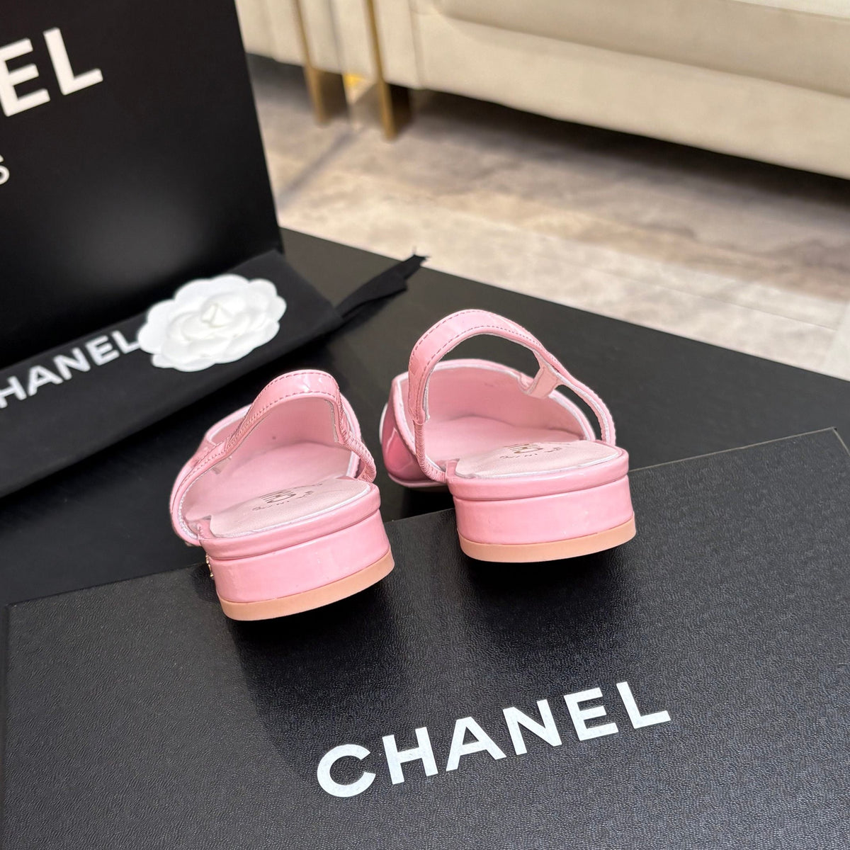 CC 26s Classic Slingback Flat Light Pink Patent Leather 907642