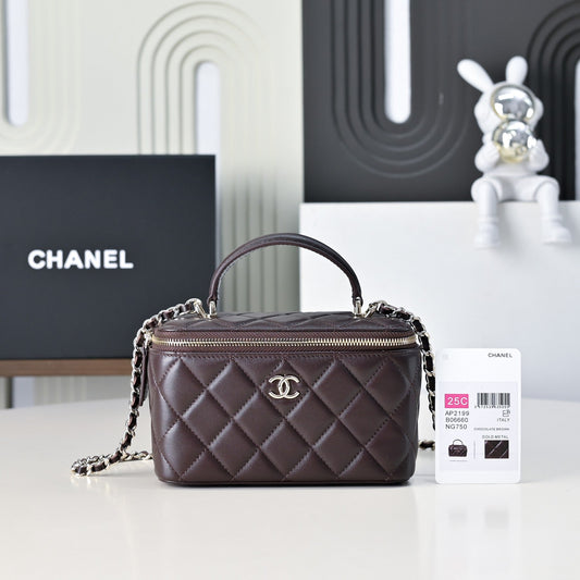 CC 26s Vanity Case Chocolate Quilted Lambskin 286283