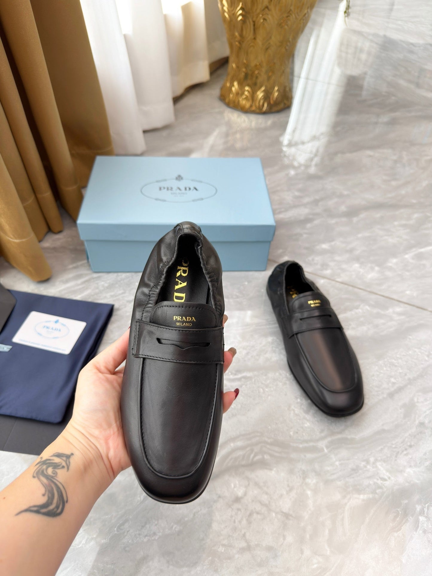 Prada 25SS Casual Elastic Loafers Black Distressed Calfskin 564183