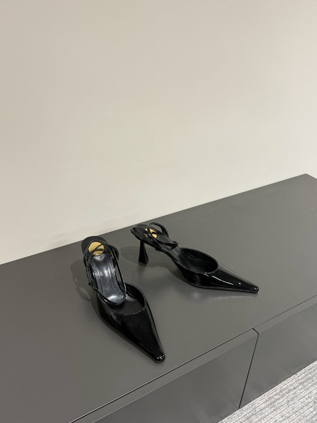 AIMÉE SLINGBACK PUMPS IN BLACK GLOSSY LAMBSKIN