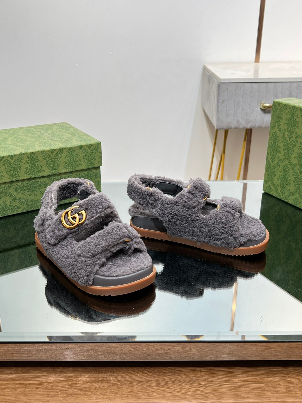 DAD SANDALS IN DARK GRAY FLEECE