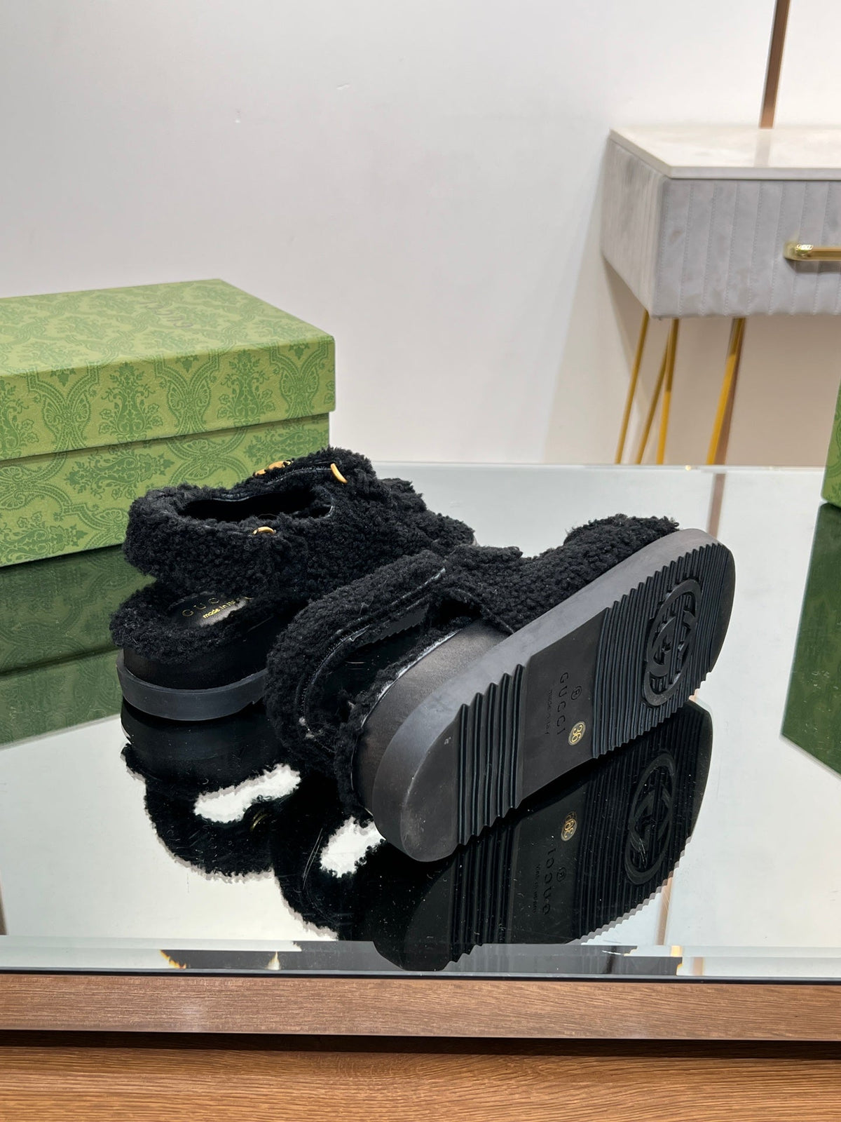 DAD SANDALS IN BLACK FLEECE