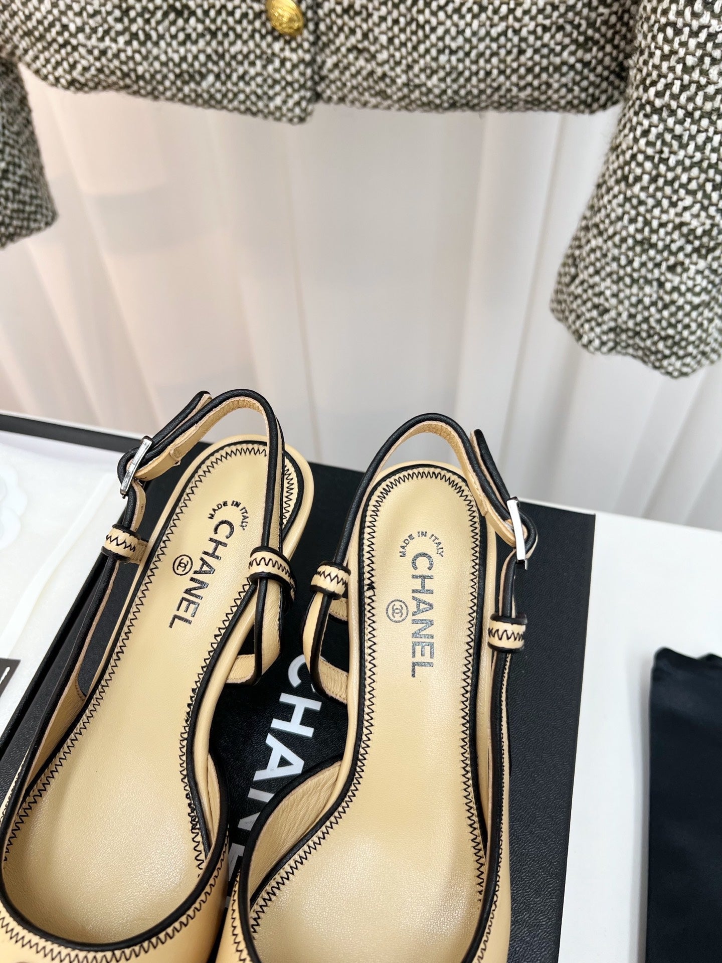 CC Slingback Heels With Black Contrast Stitching Beige Lambskin 476711