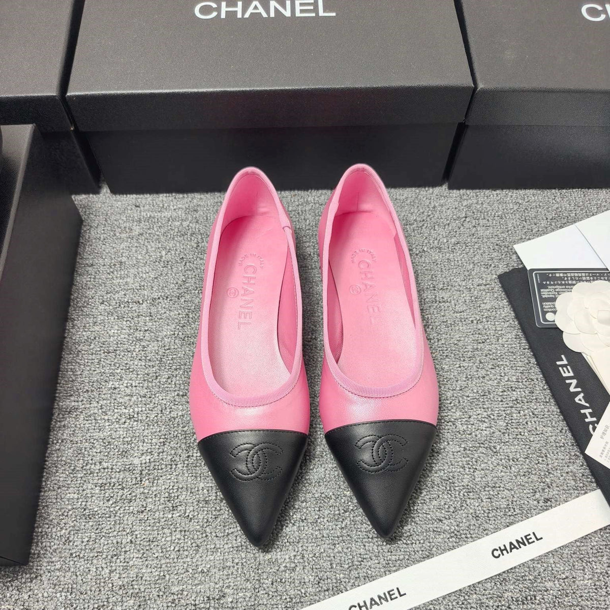 CC 26s Ballet Flat Black Pink Leather 681963