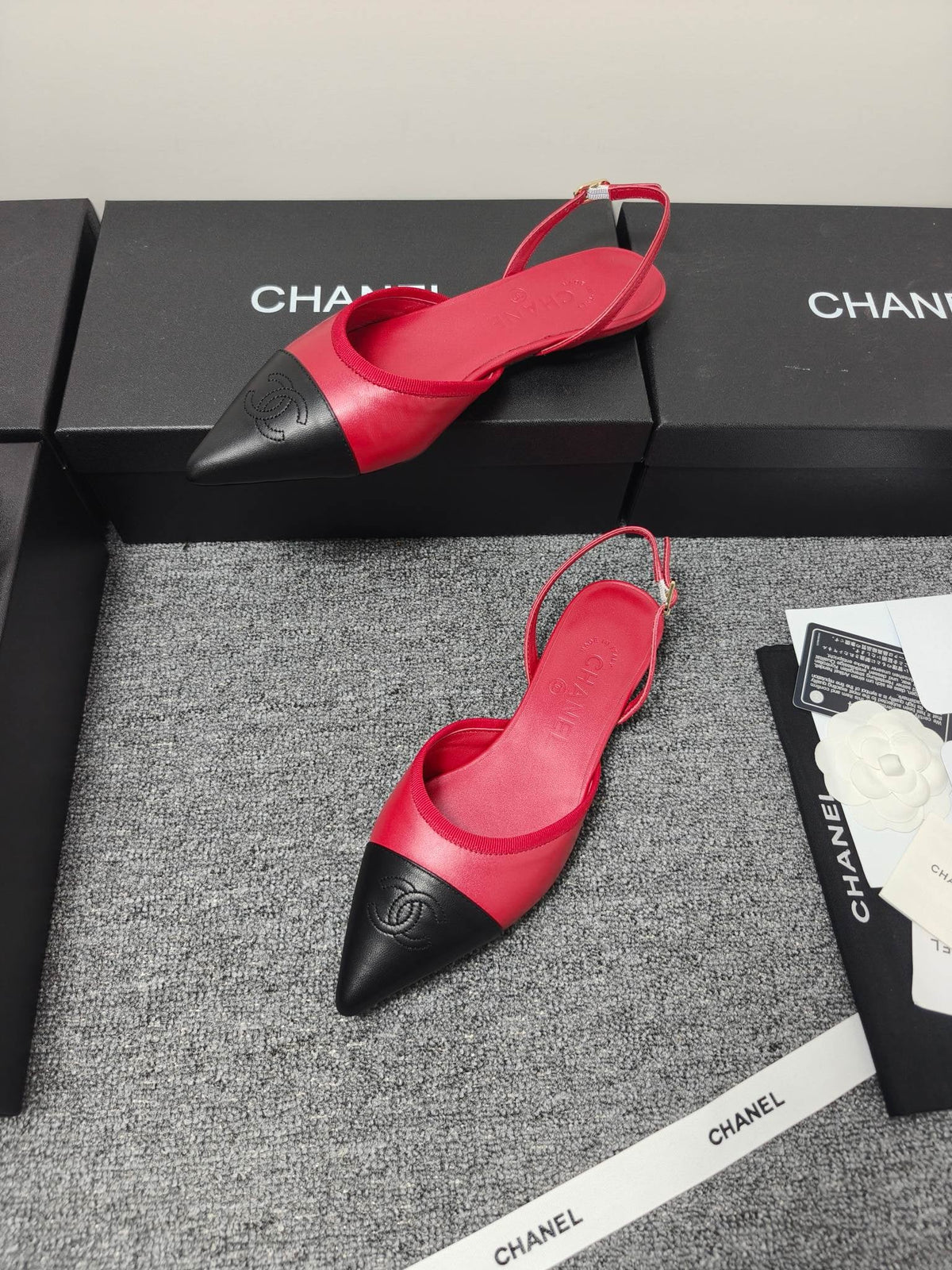 CC 26s Slingback Pointed Black Red Leather 681972