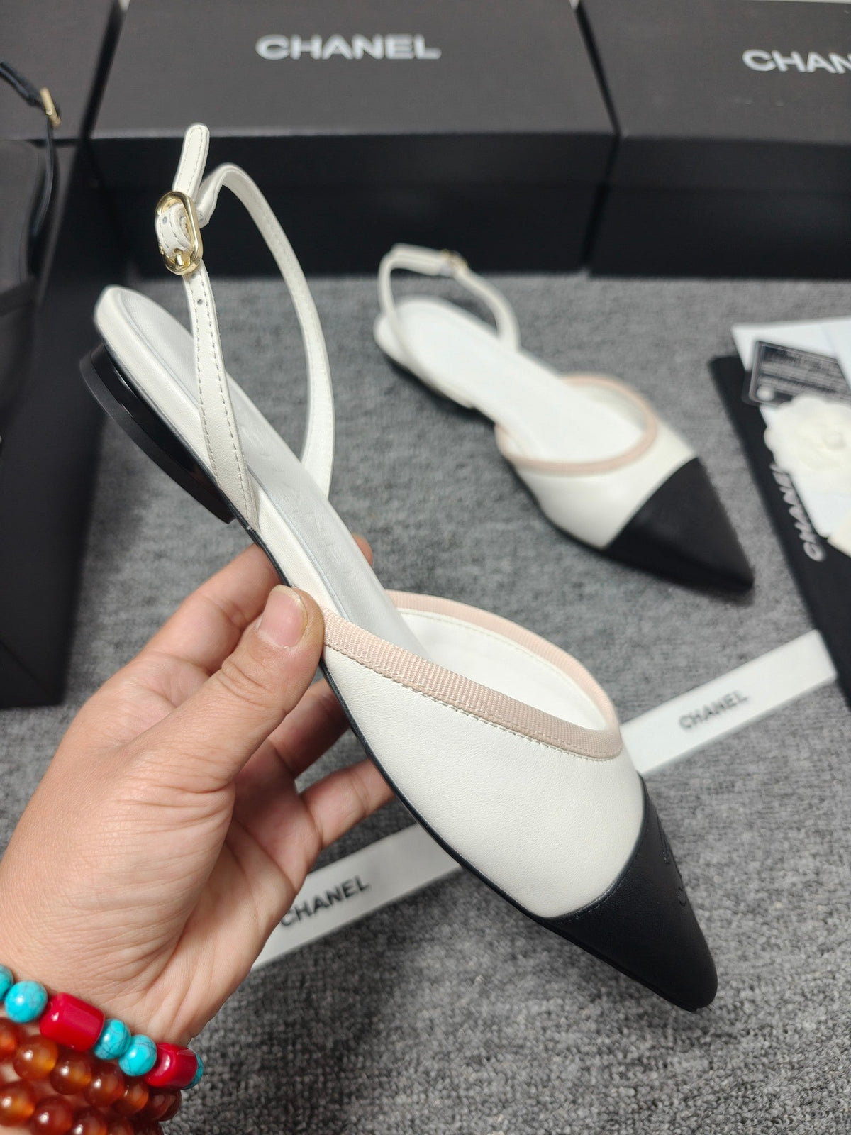 CC 26s Slingback Pointed Black White Leather 681975