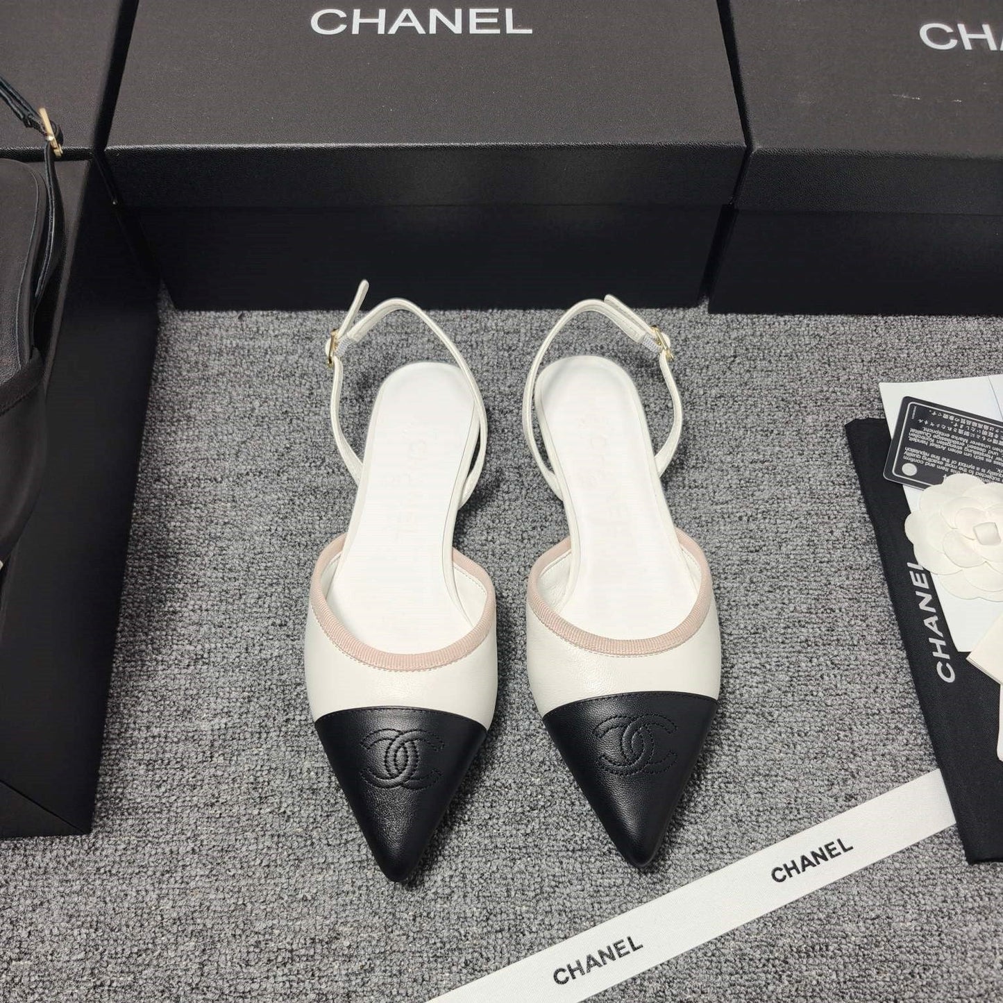 CC 26s Slingback Pointed Black White Leather 681975