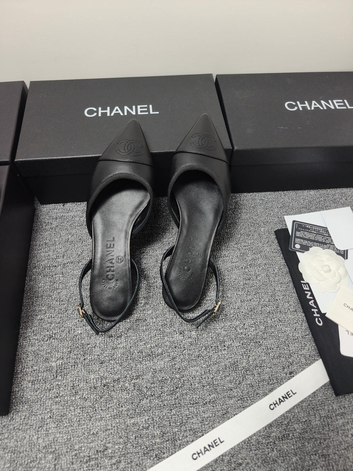 CC 26s Slingback Pointed Black Leather 681977