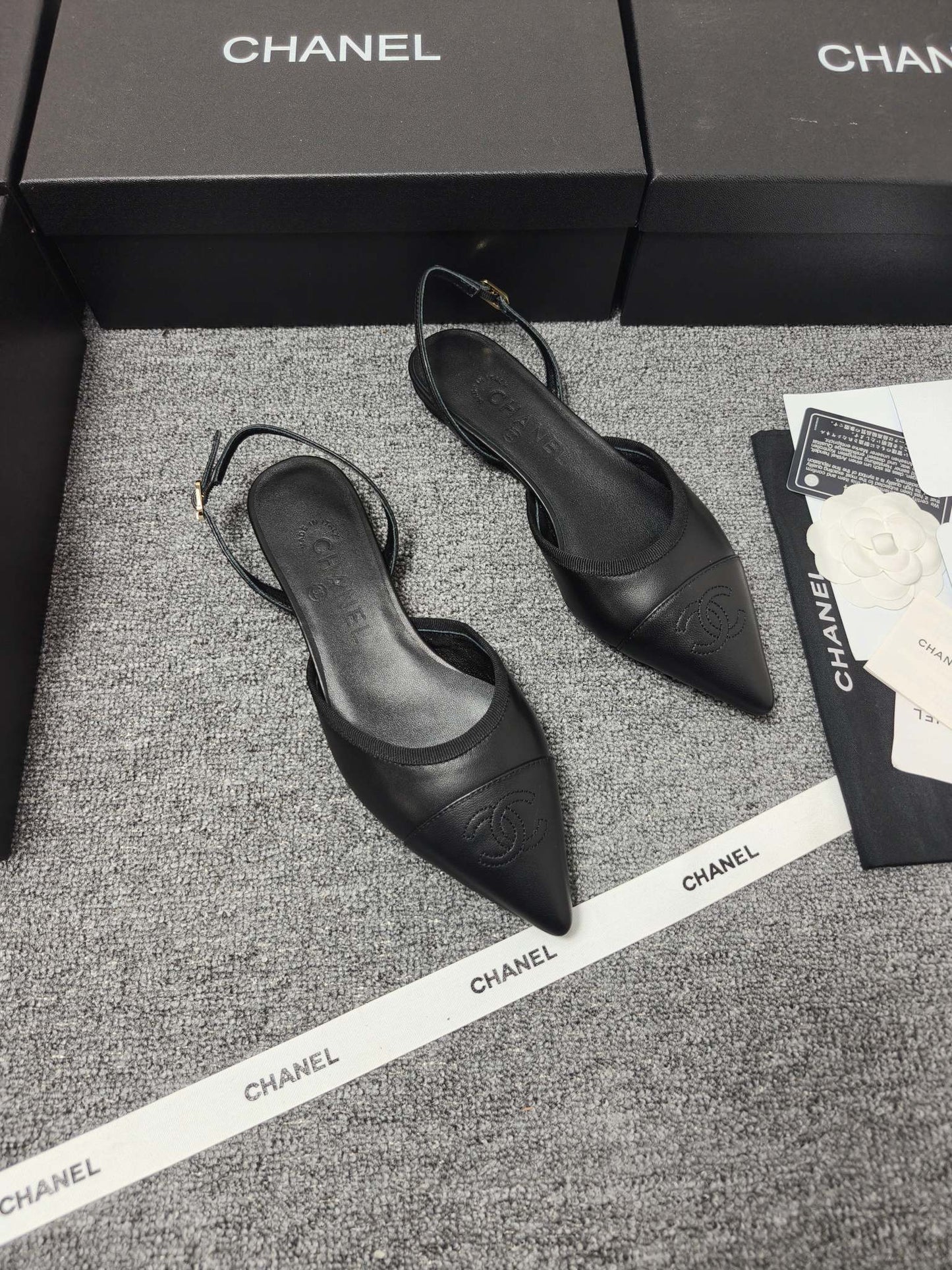 CC 26s Slingback Pointed Black Leather 681977