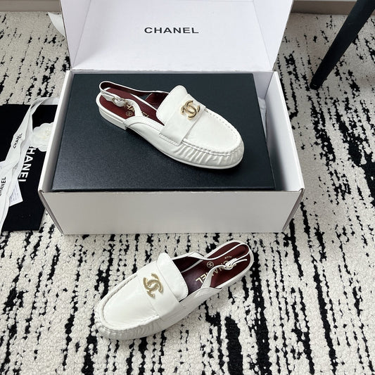 CC 26A Métiers d’art 2026 Slingback White Glossy Sheepskin 900759