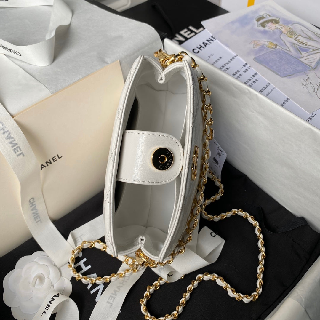 24p clutch with chain 19cm white lambskin