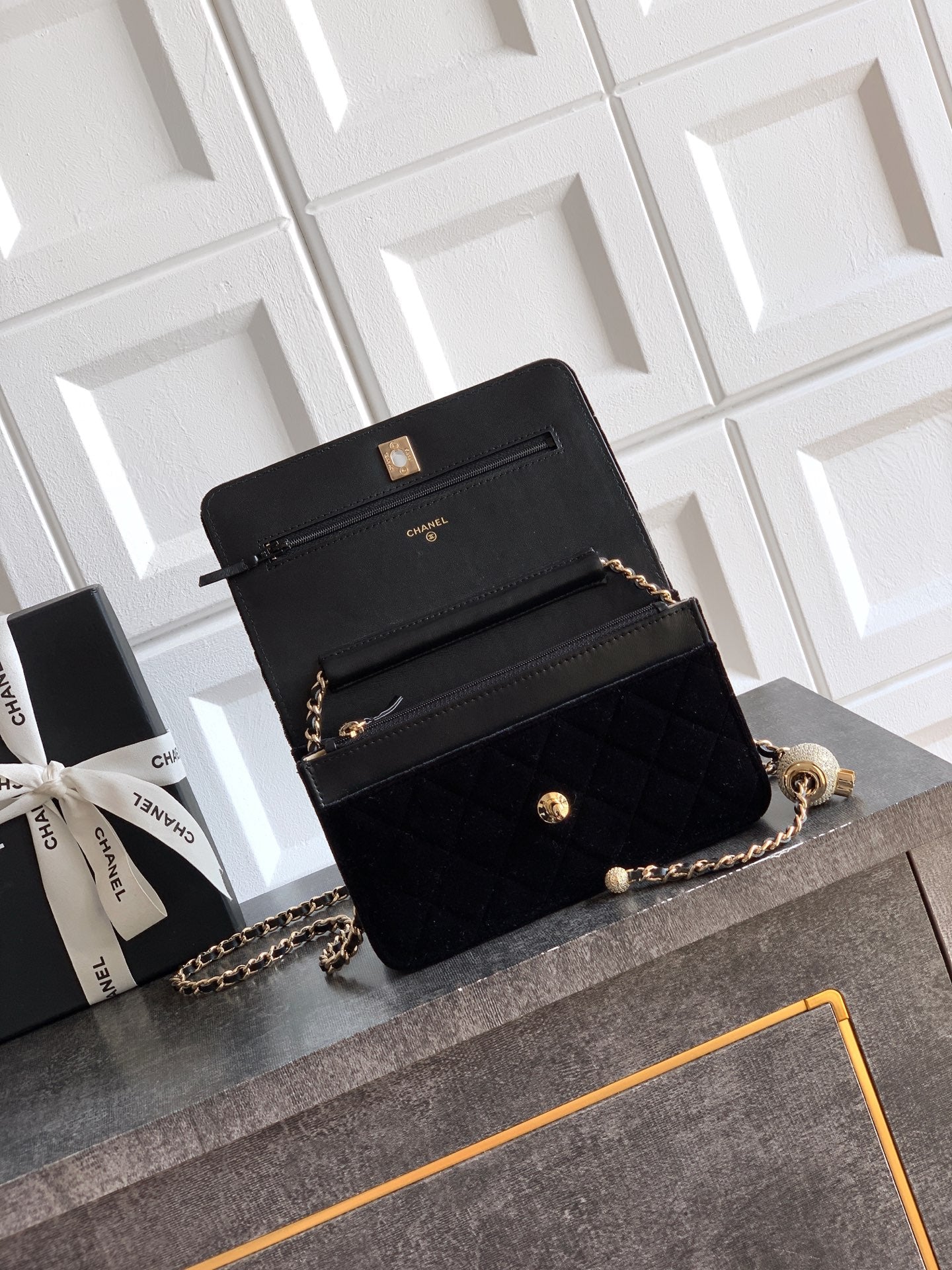 CC 26C Flap Bag 20 Black Velvet