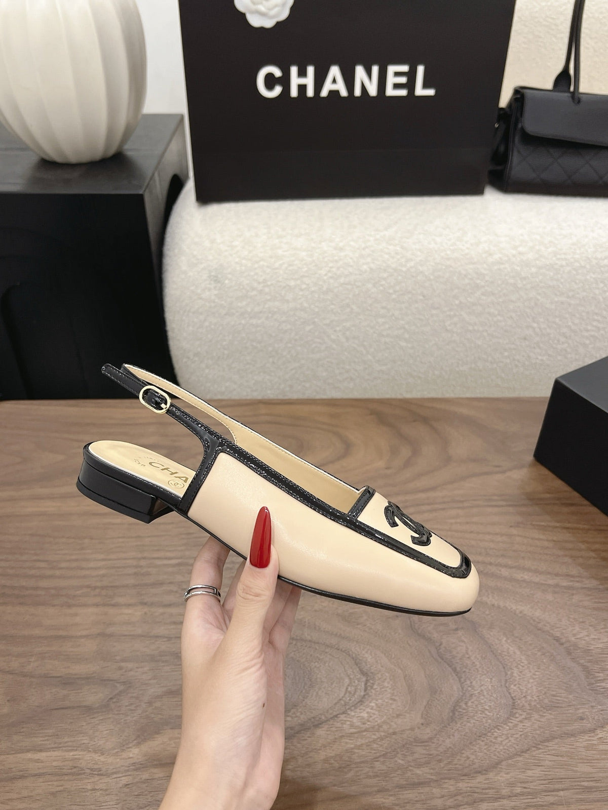 CC 26s Slingback Black Beige Lambskin Patent Leather 915318
