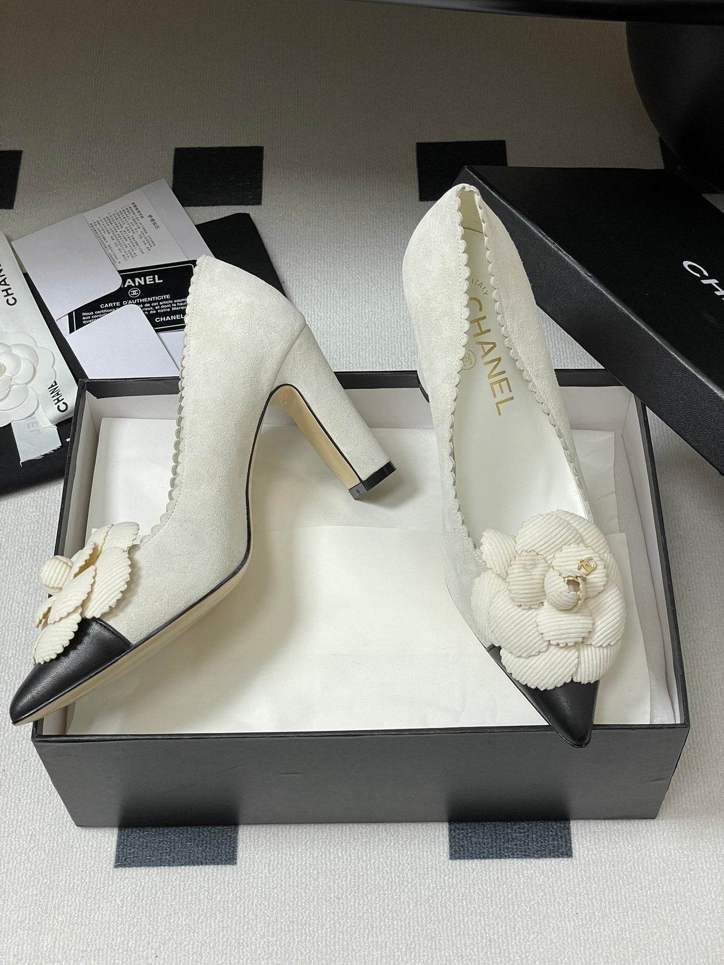 CC 25C Classic Camellia Pointed High Heels Pump 85mm White Suede 247616