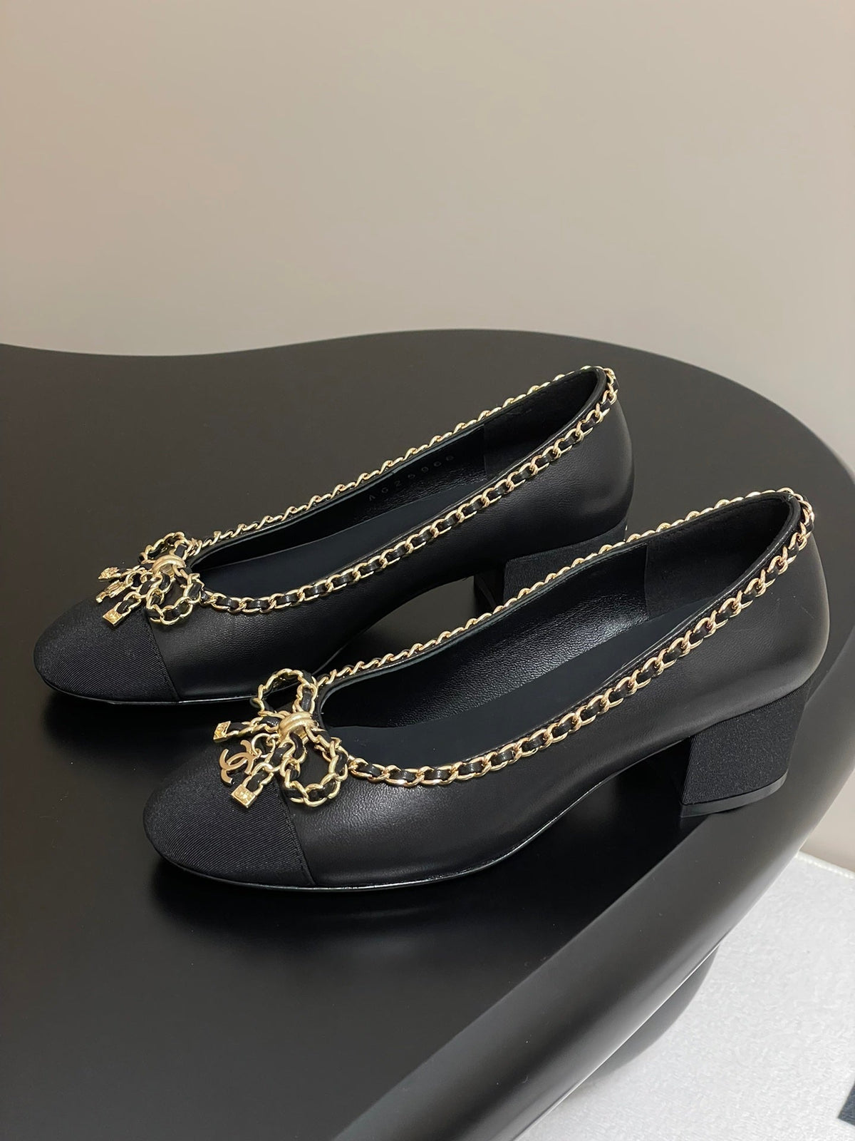 CC 25S 60mm Chain Bow Single Pumps Black Sheepskin Grosgrain 247664