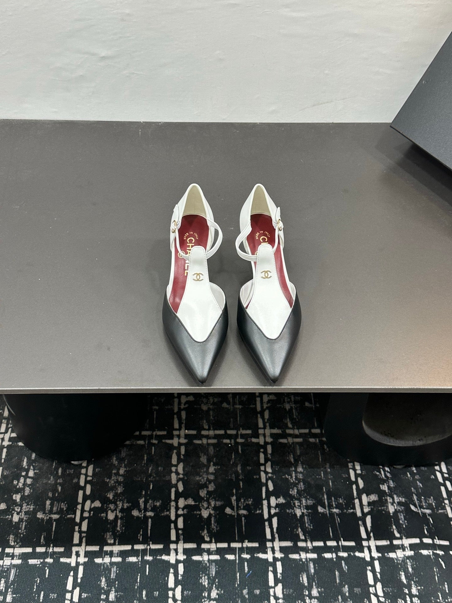 CC Métiers d’art 2026 Mary Janes 5cm White Black Lambskin 832541