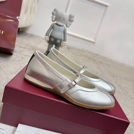 GG Shift Ballerina Sliver Leather 824475