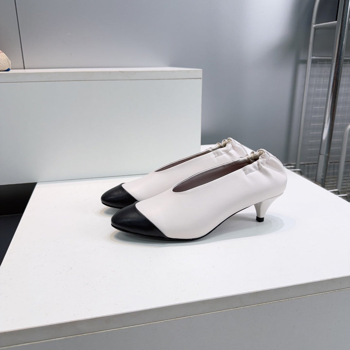 CC 2026 Pumps 4.5cm Black White Lambskin 741644