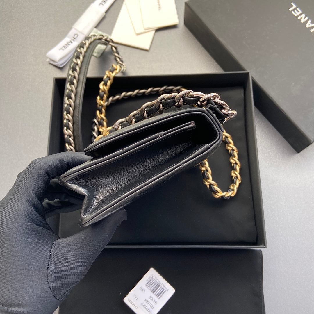 CC 19 Woc 19cm Black Calfskin Gold Hardware