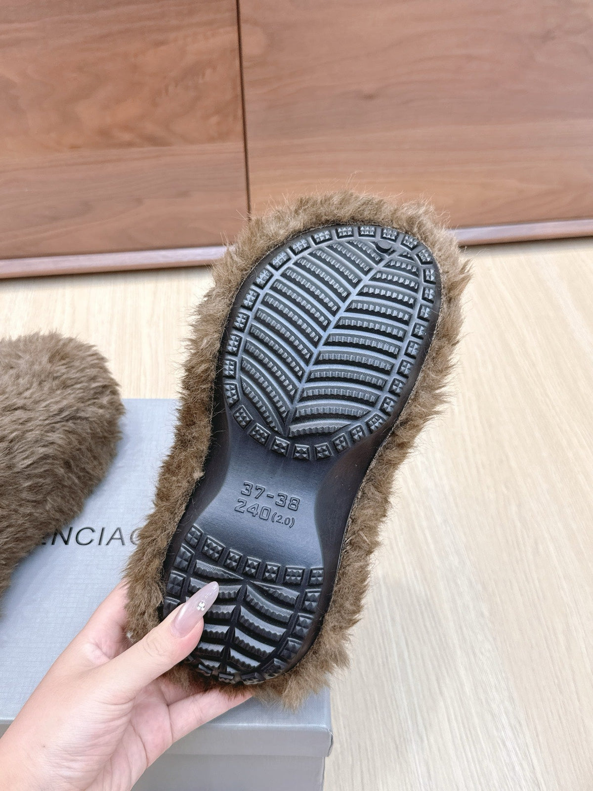 Balenciaga 25ss slippers brown wool 462675