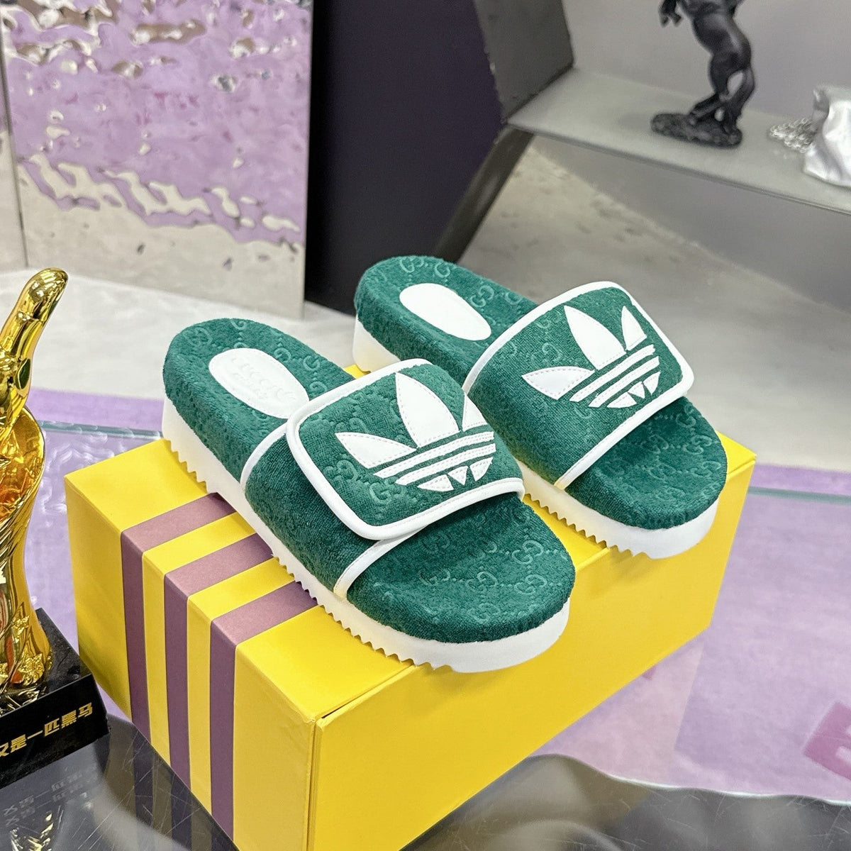GG x Adidas Slipper Green White Canvas 672155