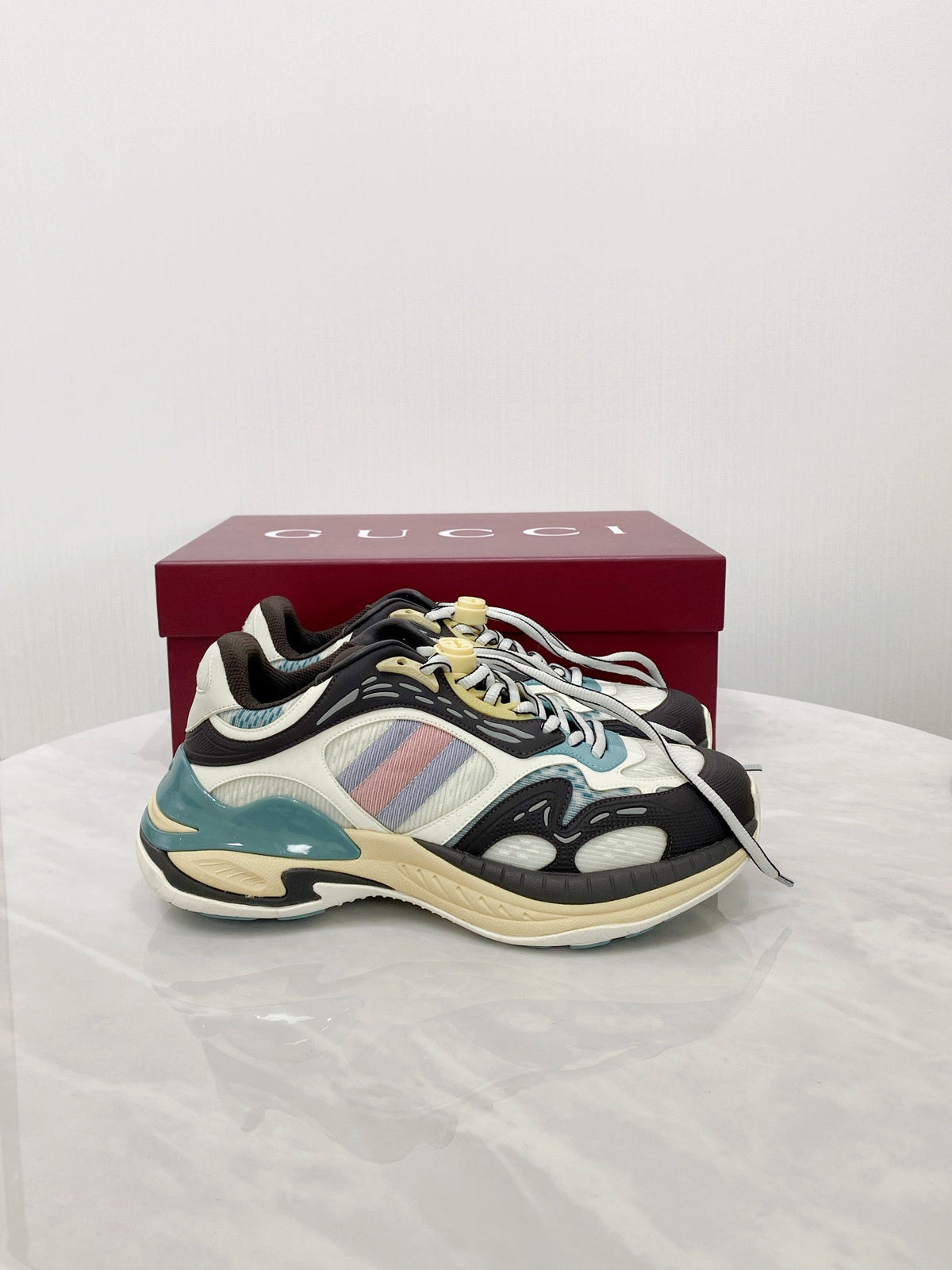 GG 2.0 Low Top Sneakers Black White Mesh Leather 675579