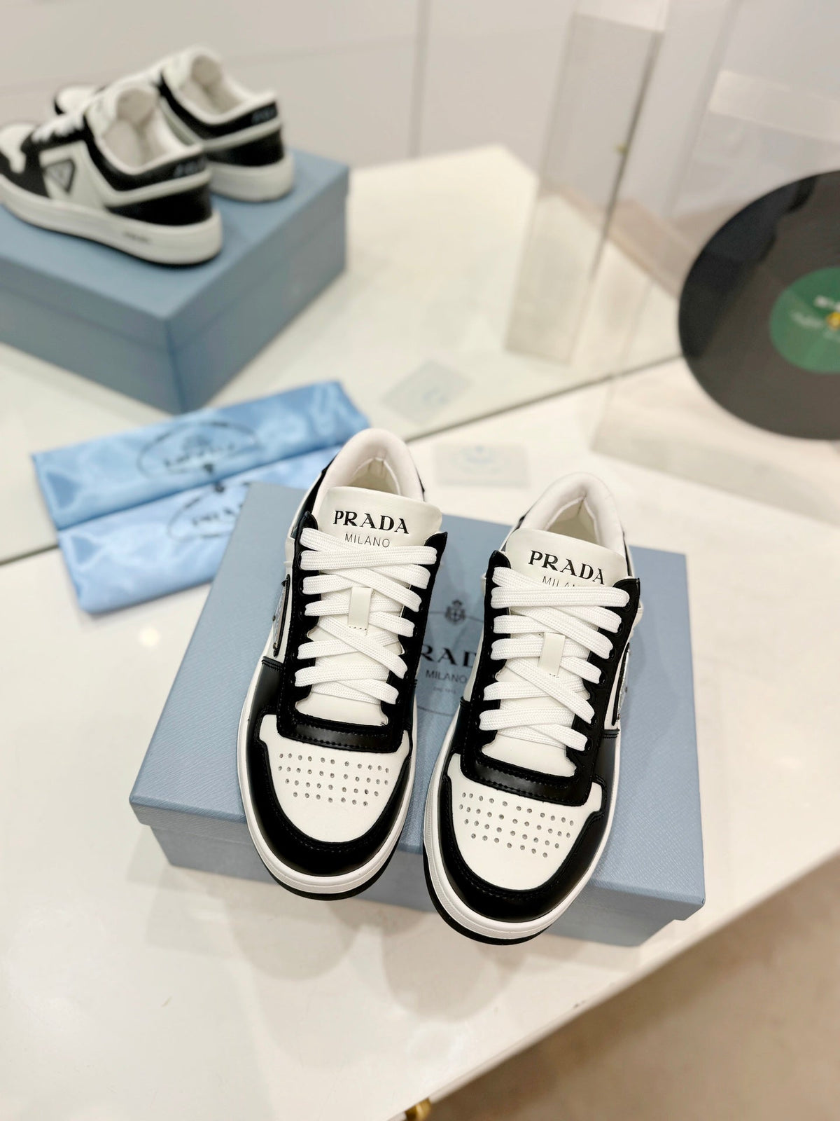 PRA DOWNTOWN NAPPA SNEAKERS BLACK AND WHITE CALFSKIN