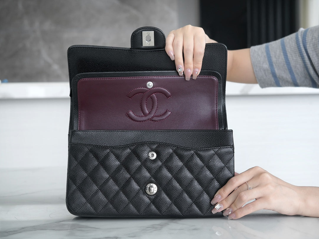 CLASSIC FLAP 25 BLACK CAVIAR SILVER HARDWARE