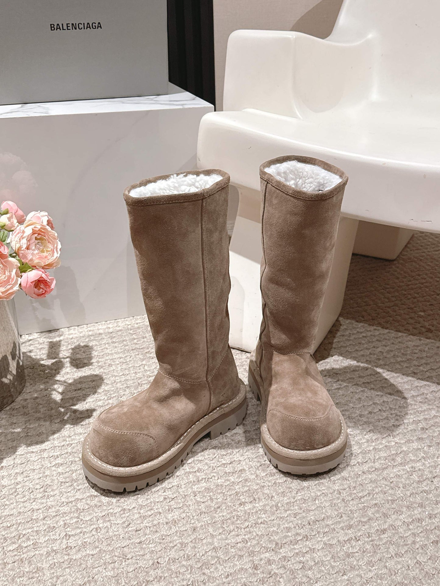 Balenciaga 25s snow boots beige suede wool 467189