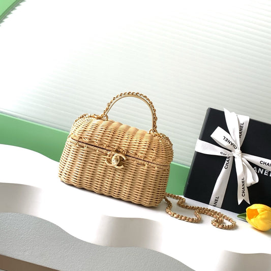 CC Cruise 2025/26 Vanity Case Beige Braided Rattan