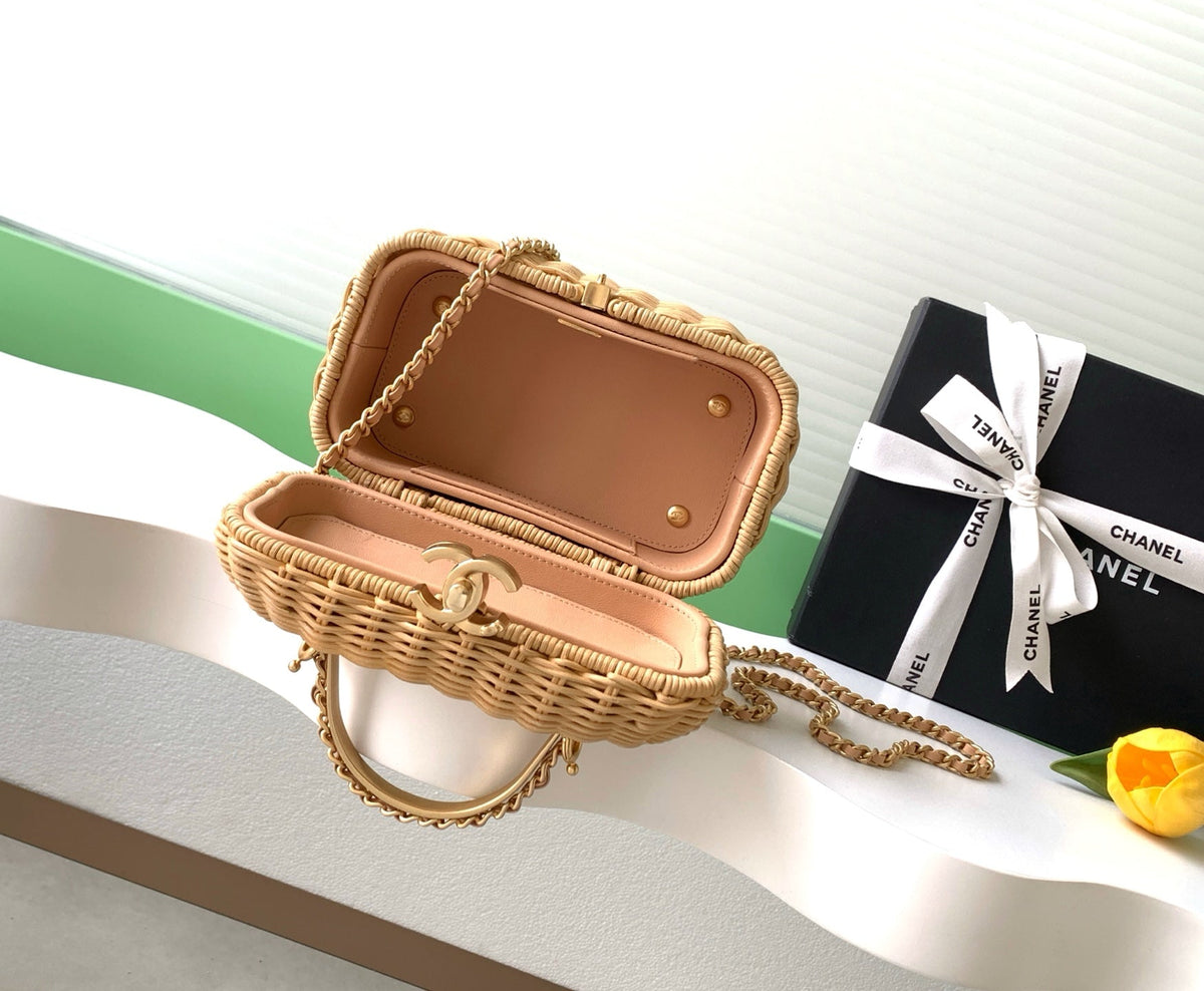 CC Cruise 2025/26 Vanity Case Beige Braided Rattan