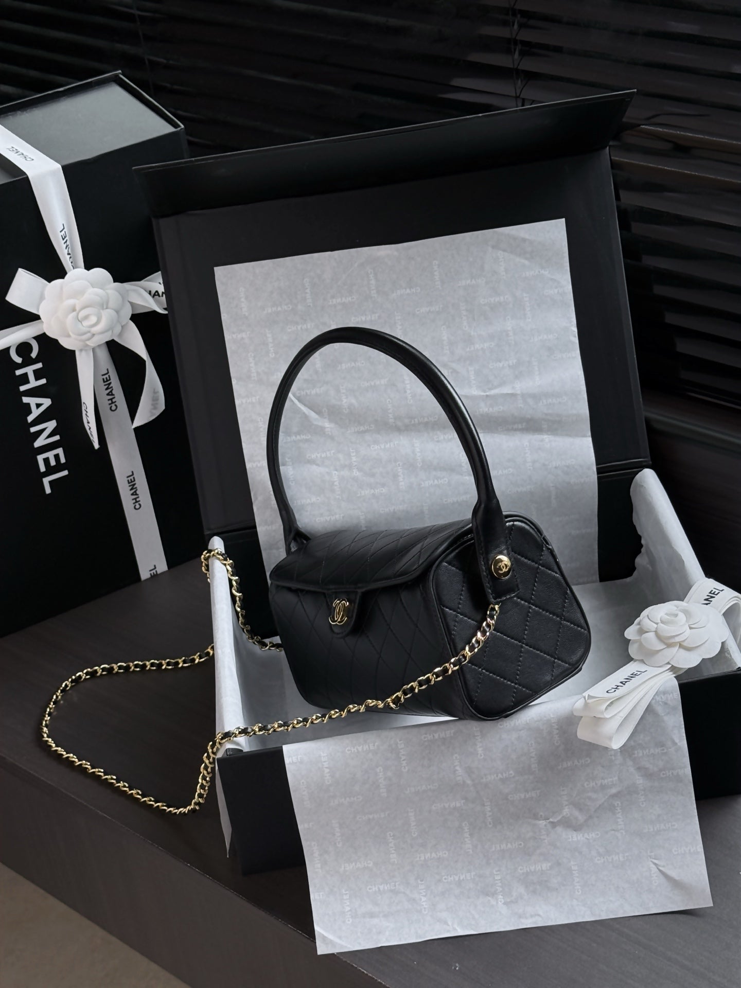 CC 26s Clutch With Chain Black Crocodile Calfskin
