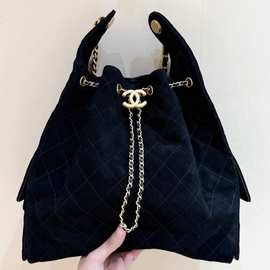 CC 25 Handbag 40 In Black Suede Gold Hardware